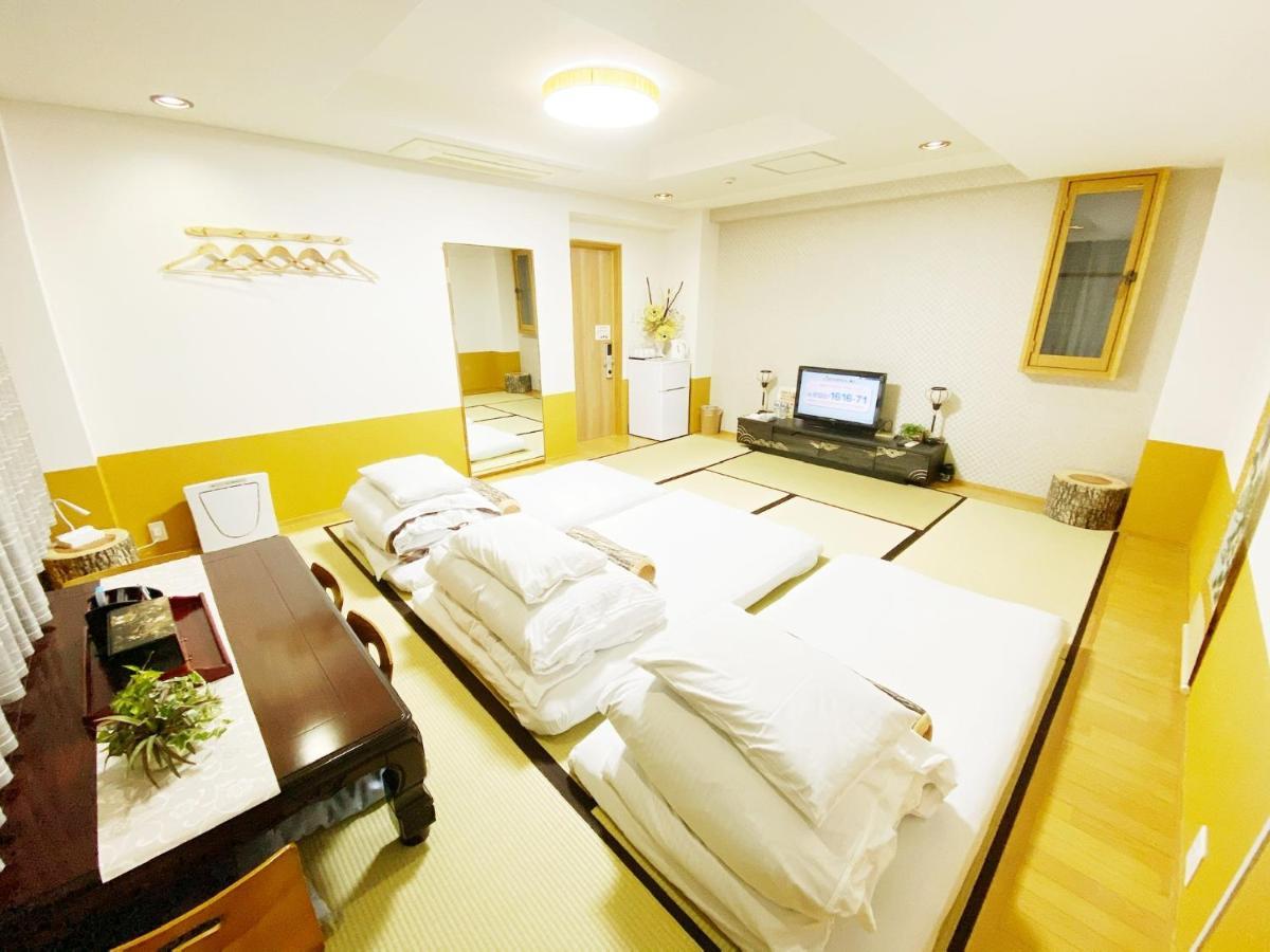 Guesthouse017徳島個室 飲食街中心 阿波踊り会館7分 文理&徳島大学 アスティとくしま車8分 Tokushima Esterno foto